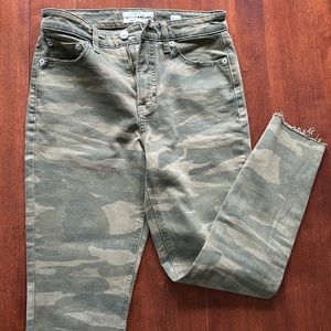 Lucky brand camo pants, cropped